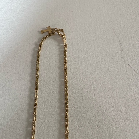 Vintage TRiFARI Gold Tone Sand Dollar Necklace - Picture 3 of 6